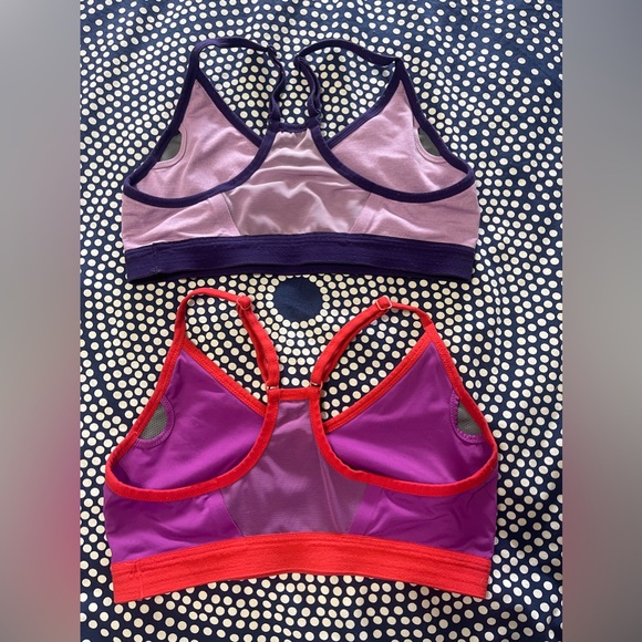 Bundle of 2 Nike V-Neck Low Sports Bee Womens Size Medium - Picture 2 of 7